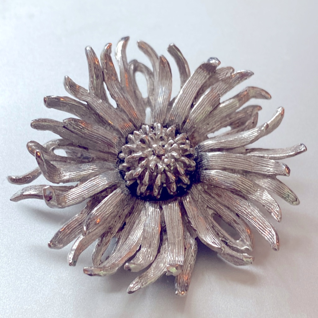 Castle Cliff Elegant Silver Floral Brooch $49